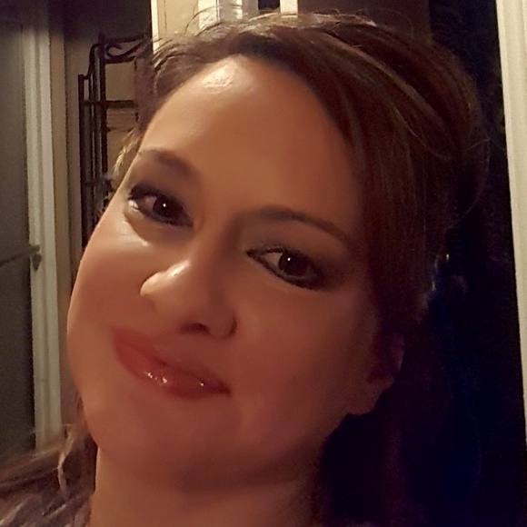 Meet your Posher, Melissa - Picture 3 of 5